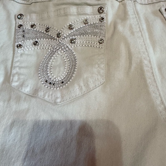 Women's White Earl Jeans Denim Shorts W/ detailed pockets. Cowgirl, stagecoach - Picture 9 of 11